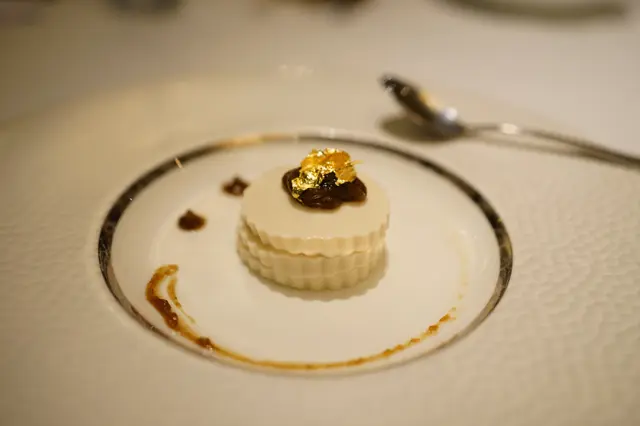 金箔銀稔千層豆腐