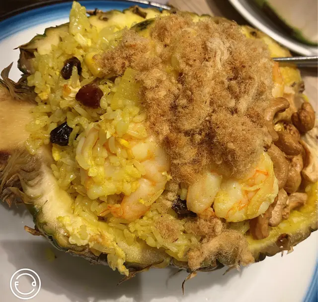 原個菠蘿海鮮炒飯