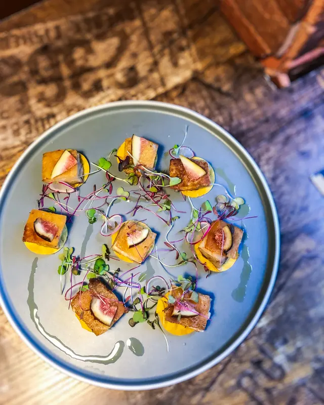 燒西班牙脆皮乳豬