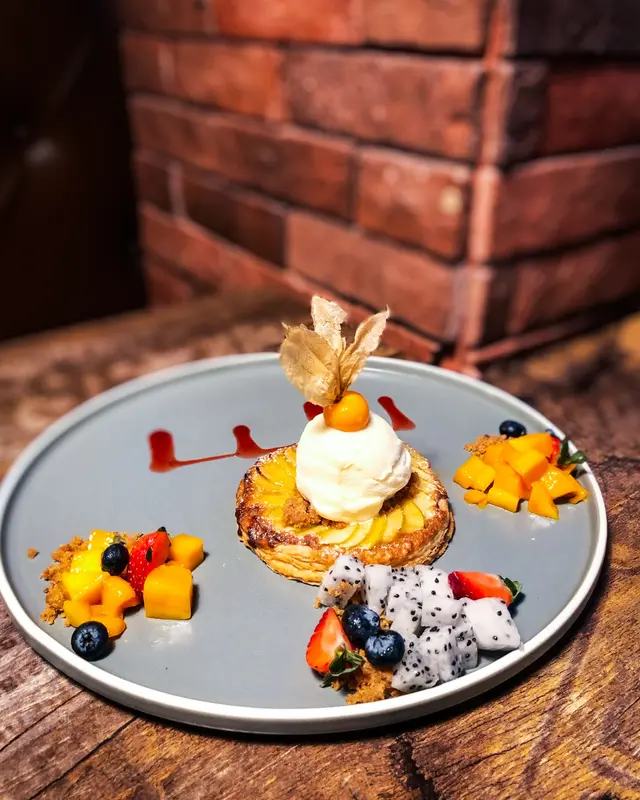 焗蘋果酥配雪糕