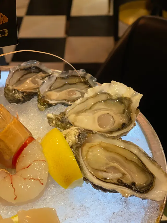 Tia Mara Pearl / Krystale