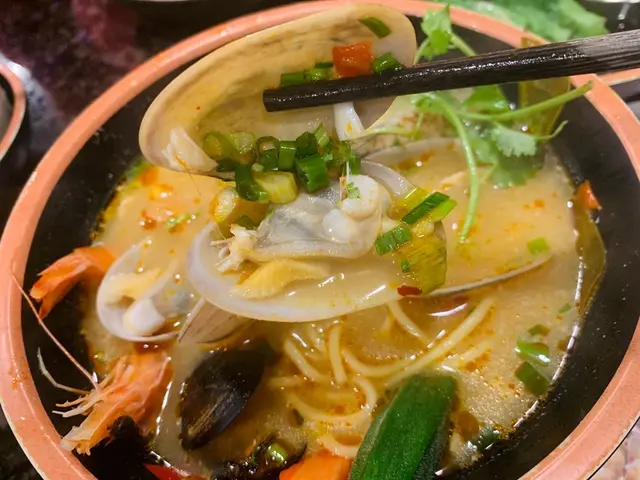 卜卜蜆冬蔭功麵