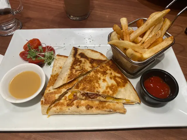 燒雞肉芝士夾餅