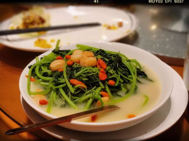 蒜子上湯時菜（$108）