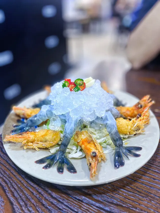 生蝦刺身會連埋炸左既蝦頭,生蝦咬落爽口,肉質結實彈牙,食落新鮮