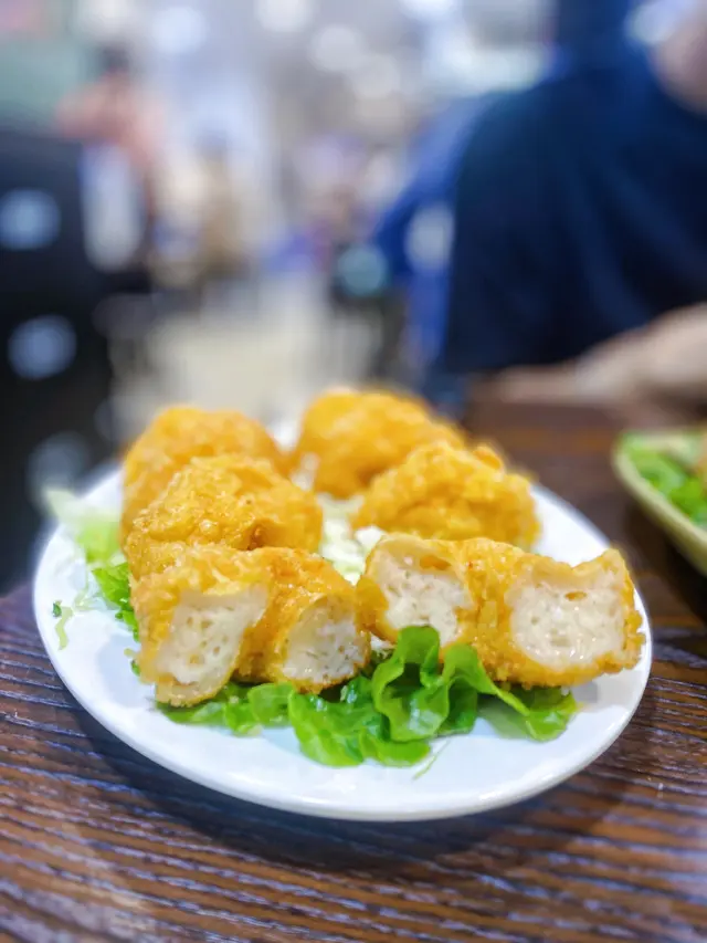 蝦餅外層炸衣唔會太厚,咬落卜卜脆,蝦肉咬落爽口彈牙