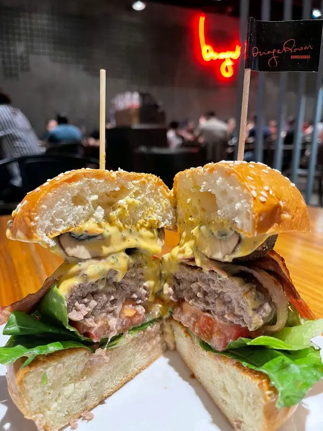 黑松露芝士大烤菇煙肉牛肉漢堡