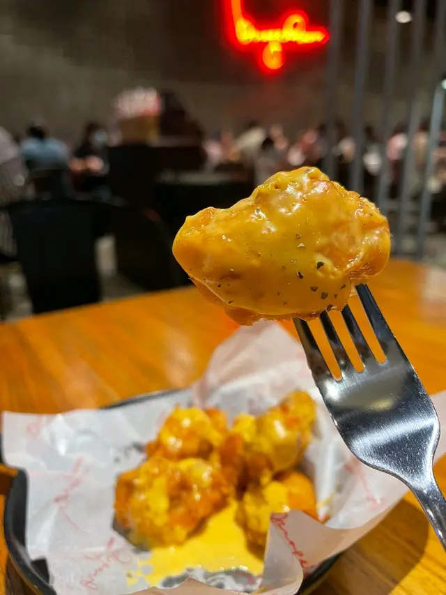 香脆雞塊配芝士醬