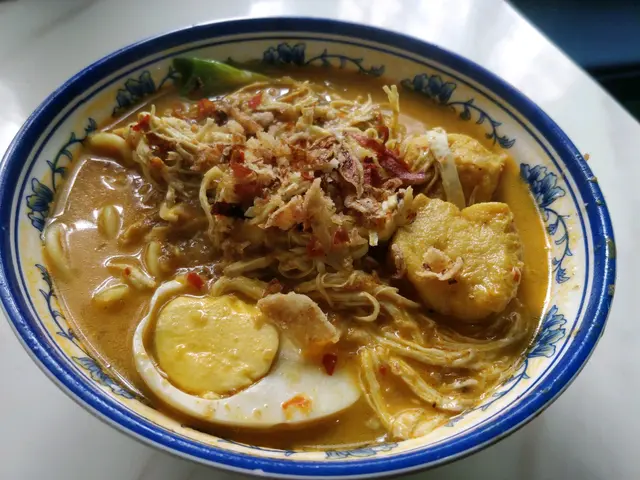 手絲雞喇沙油麵