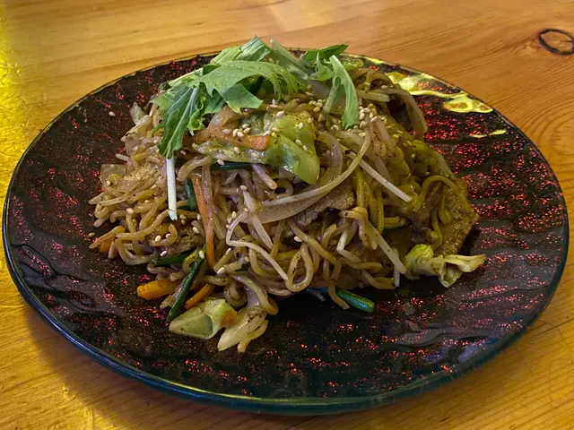 鐵板燒牛肉野菜炒拉麵