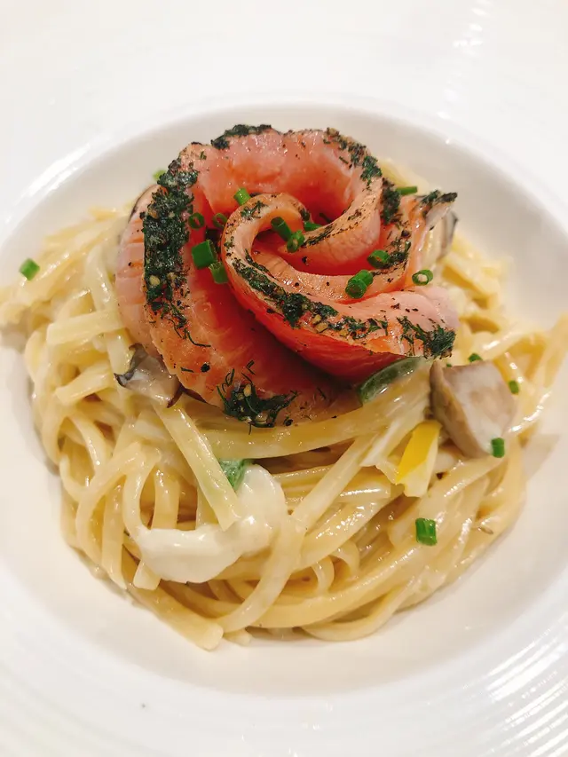 半熟煙三文魚蘑菇忌廉扁麵