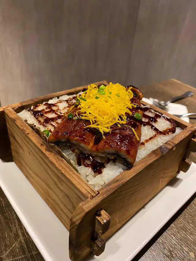 蒲燒鰻魚籠仔糯米飯