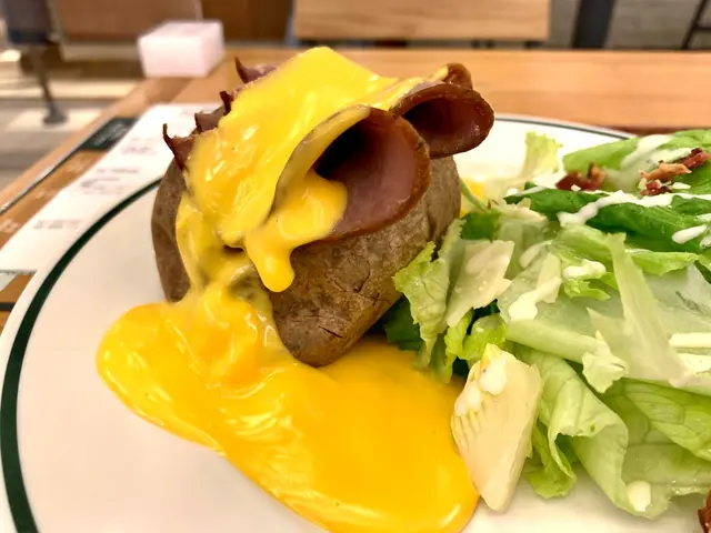 The Great Philly and Cheddar Cheese Sauce Combo 費城牛肉車打芝士醬焗薯 套餐配菜湯