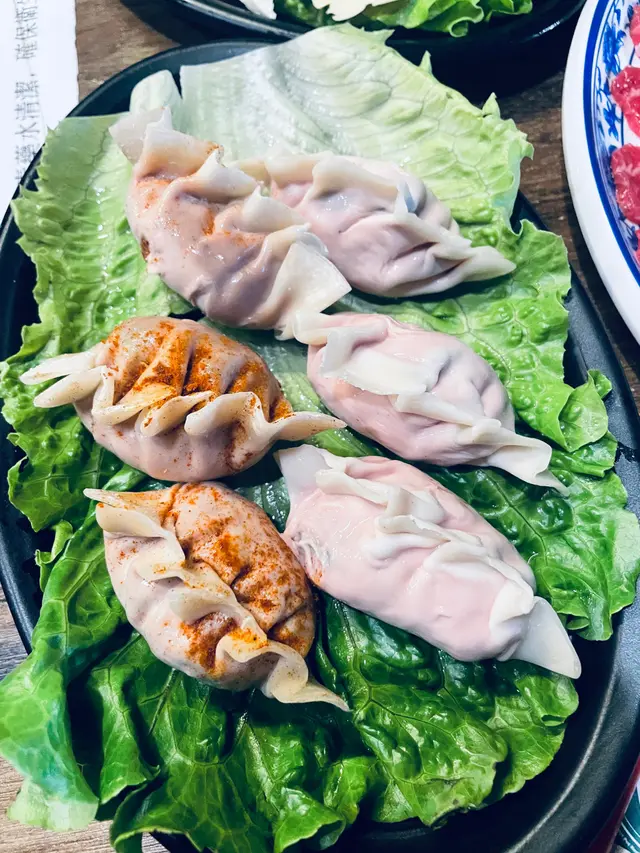 麻辣牛餃雙拼，啲牛太鹹，個皮勁易爛