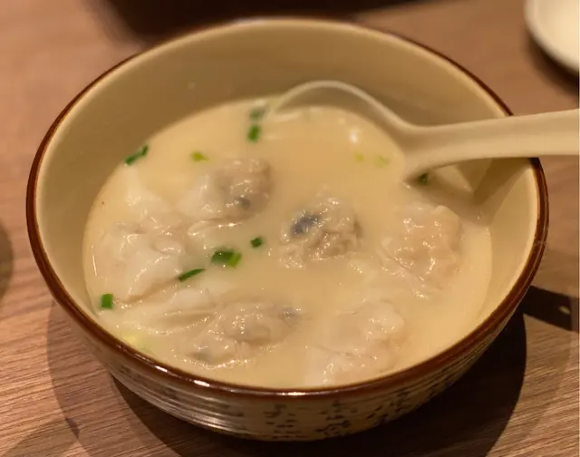 鮮蝦雲吞麵豬骨湯