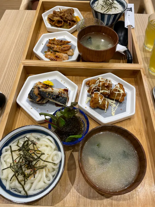 分量較少，配菜唔熱