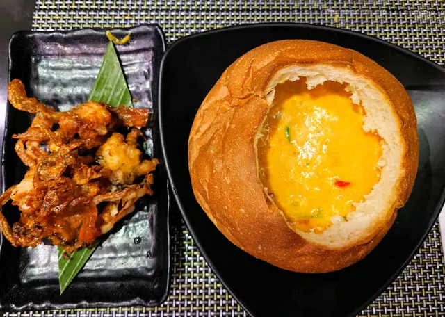 泰式黃咖哩軟殼蟹配法包