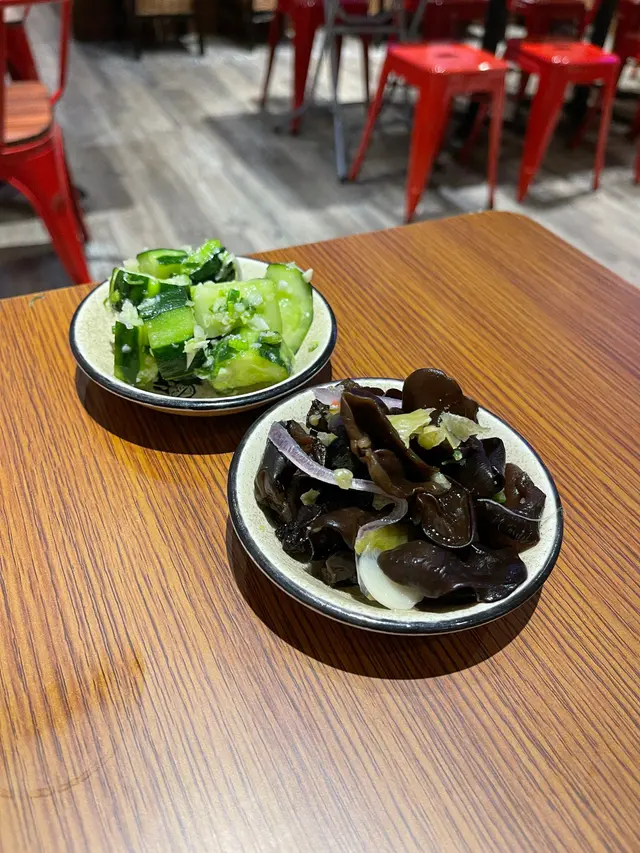 蒜蓉青瓜、涼拌木耳