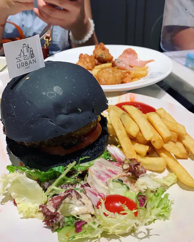 安格斯牛肉手工竹炭漢堡配薯角