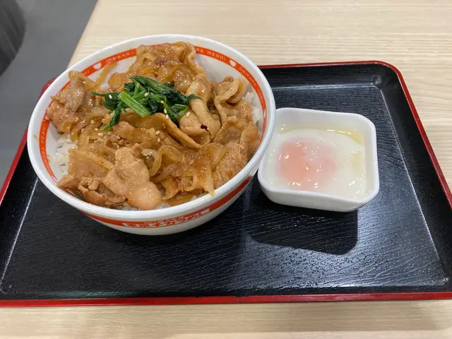 燒牛肉丼  配温泉蛋