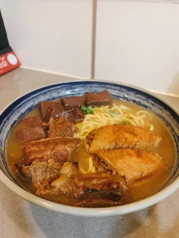 三餸油麺加腩汁