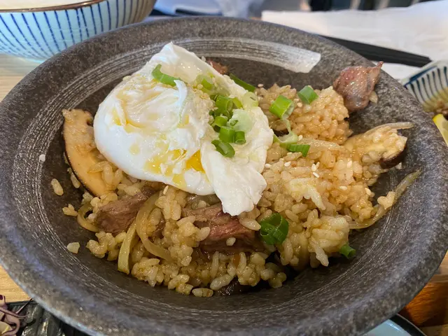 日式牛里脊炒飯配流心蛋