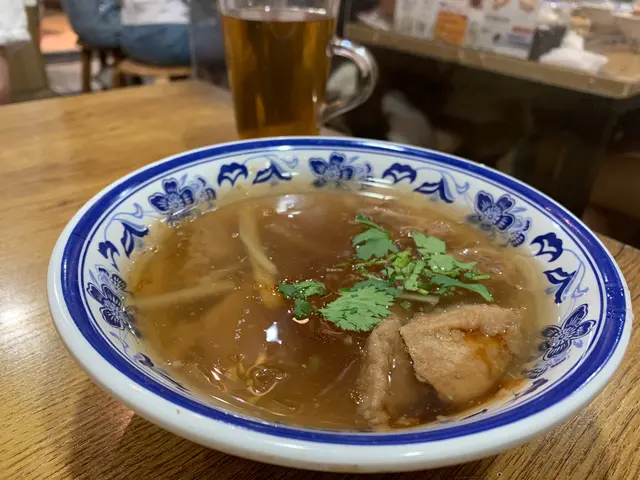 作為鎮店之寶,梗係要試吓啦。店舖亦都好貼心,有張貼告示作專門講解咩黎、食用方法。湯飲落係好重豬骨味,一讚。但肉質感覺鬆散,有啲梅梅地嘅口感。可能呢碗野係我唔識欣賞,覺得有啲名大於實