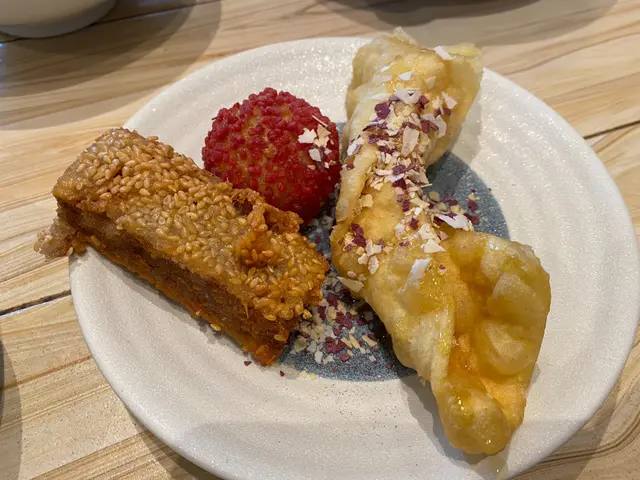 芝麻芋絲軟夾，宮廷妃子笑，七彩鬆化蛋散