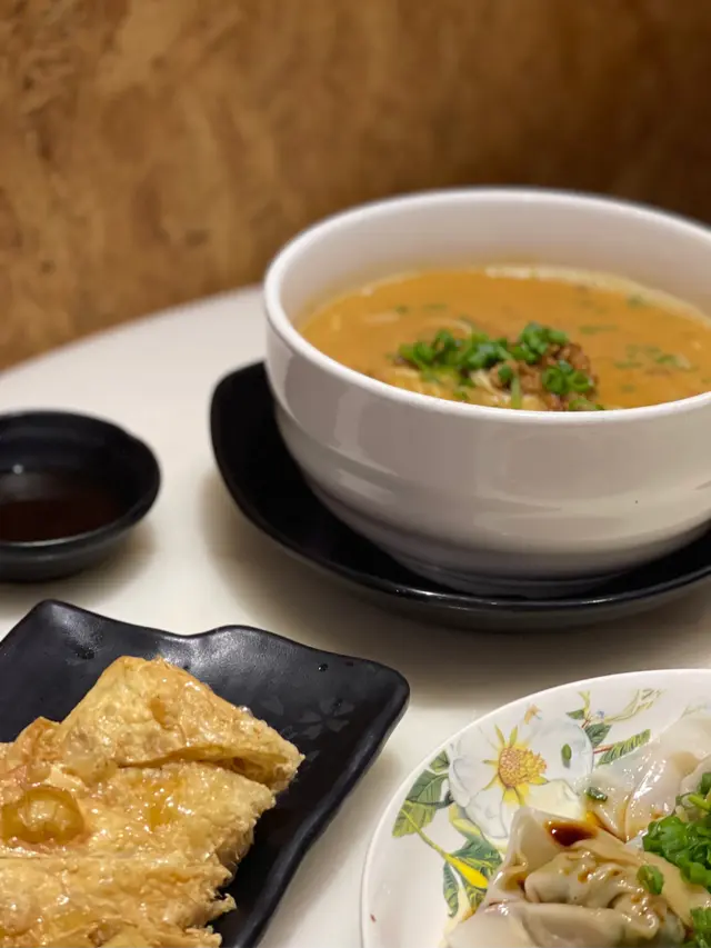 麻醬香濃濃稠佐以肉碎