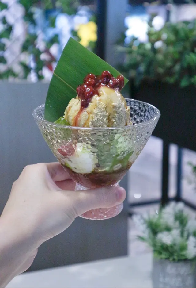 黑糖雪糕配蕨餅白玉蜜紅豆 