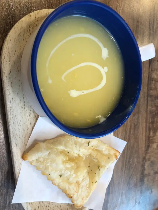 是日餐湯+招牌蒜香烤餅