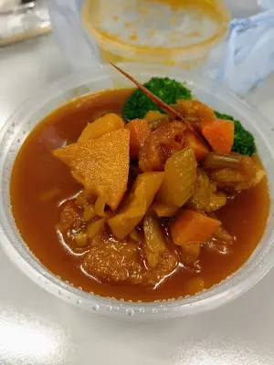 鮮茄濃湯螺絲粉配豬扒