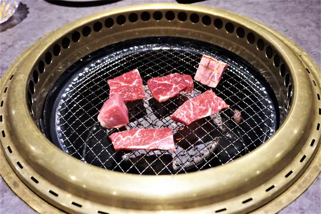 霜降一口牛、極上牛小排、牛翼板