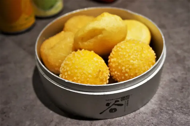 炸芝士年糕、椰汁流心球、榴槤炸彈