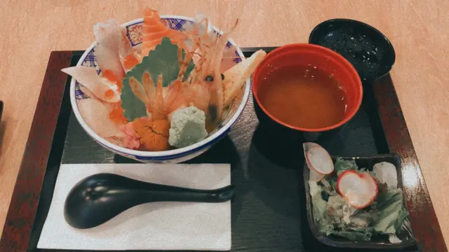 鮨芯特級丼