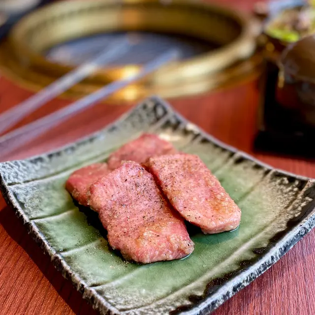 超級推薦，超級新鮮，肉質鮮嫩有嚼頭，蒜蓉醃料令成個味道昇華，最後唧上檸檬汁點少少鹽好味到不得了。😋😋😋