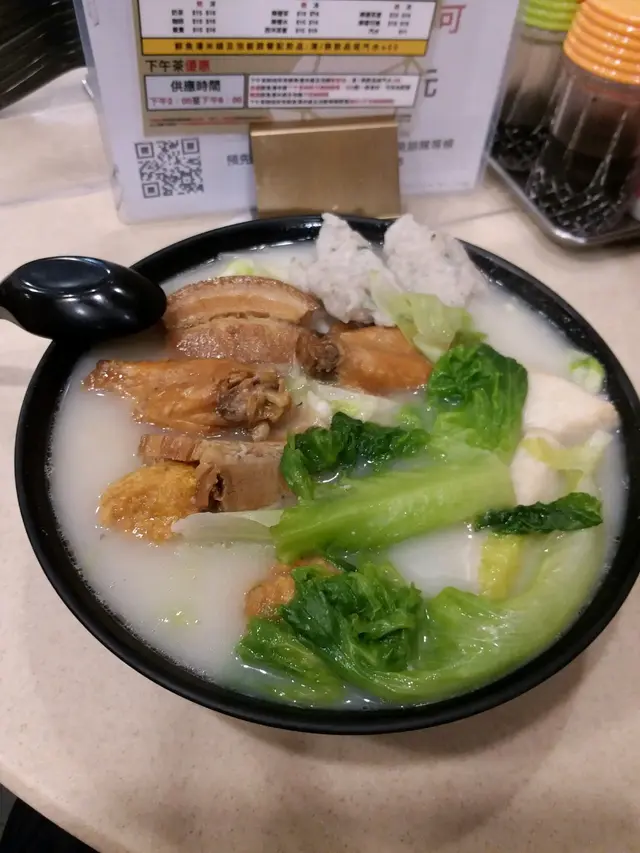 雜錦鮮魚湯米線