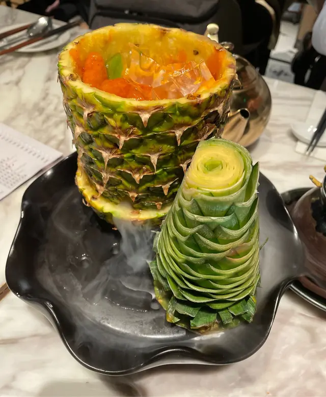 冰鎮鮮菠蘿咕嚕肉