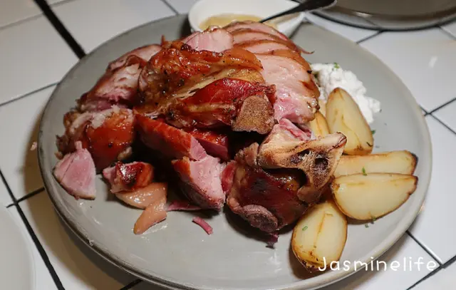 Roasted Pork Knuckle