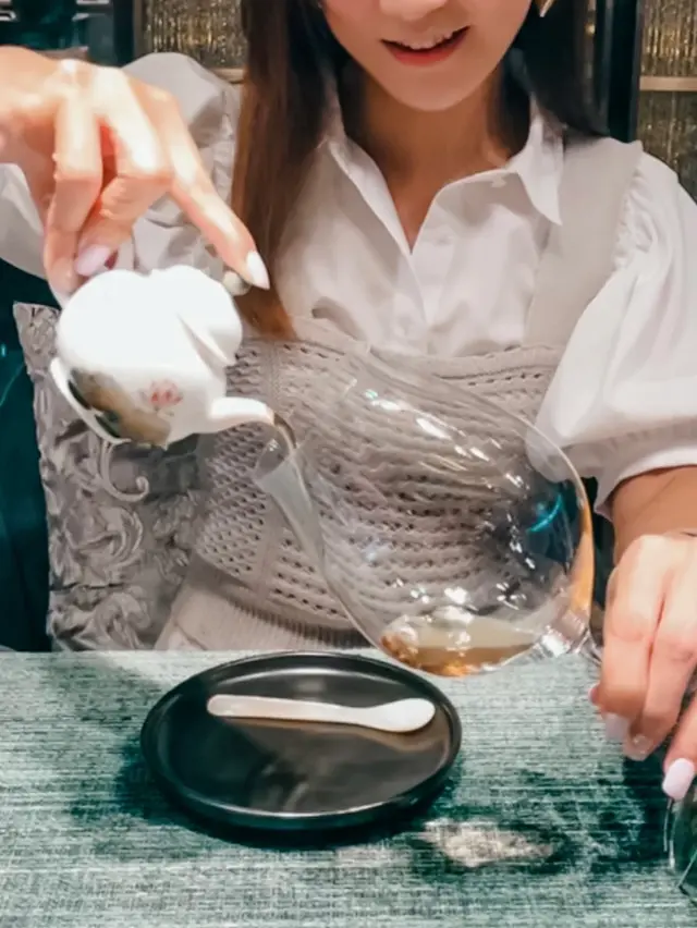 倒白瓷「掛杯」