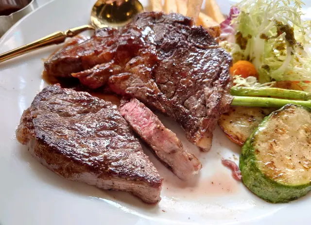 碳烤紐西蘭肉眼扒配薯條