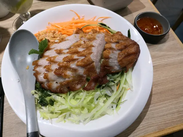 越式豬頸肉撈檬