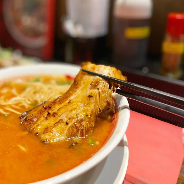 辛辣炙燒豚肉味玉拉麵