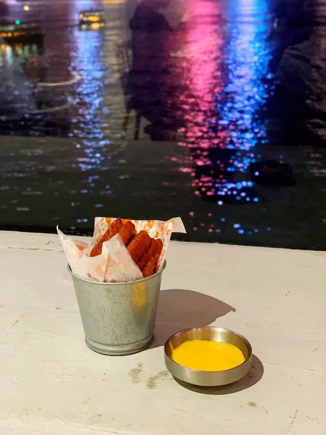 炸午餐肉條配芝士醬