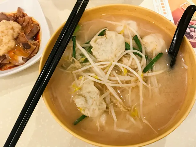 自選湖南酸辣湯底米線