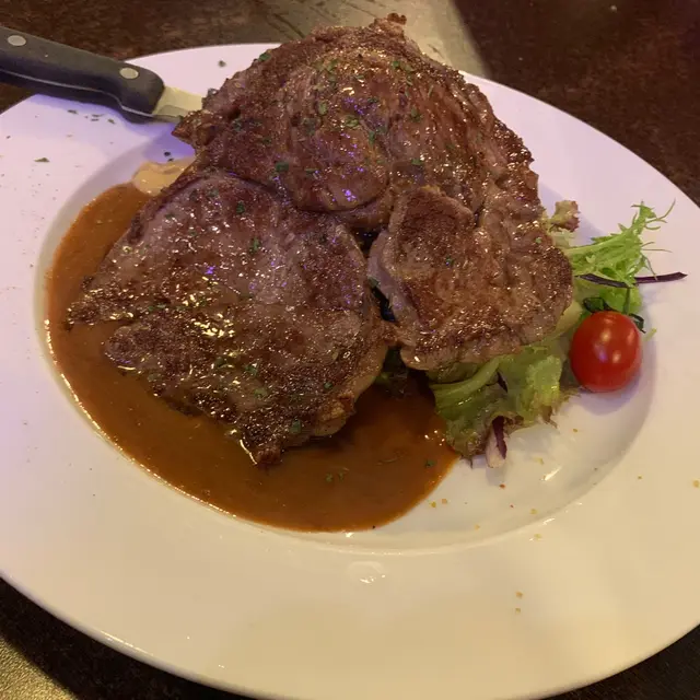 炭燒美國草飼肉眼牛扒配薯菜