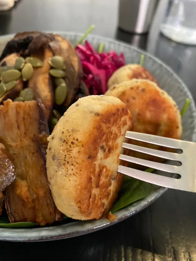 Make  Your  Own  Fama  Bowl