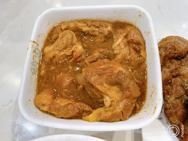 菠菜麵配慢煮豬軟骨