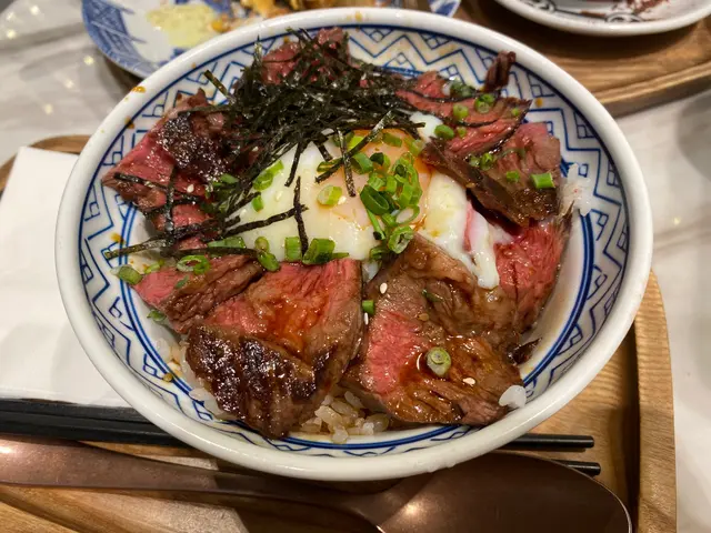 澳洲M5+和牛肩肉溫泉蛋飯