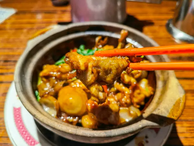 啫啫醬爆田雞煲